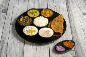 Special Thepla Thali With Sweet