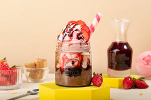 Chocolate & Strawberry Sundae (Premium)