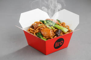 Steam Noodles With Chicken Claypot