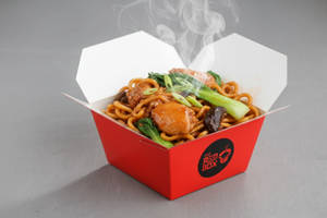 Steam Noodles With Chicken Claypot