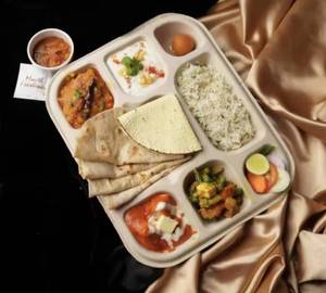 Veg Deluxe Thali