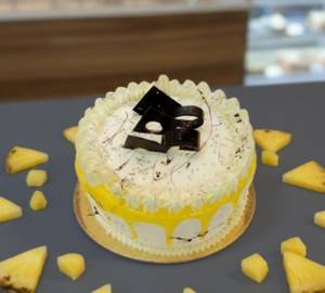 Classic Pineapple Eggless Cake (1 Kg)