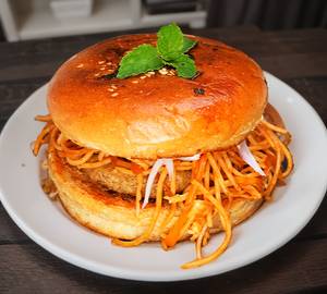 Veg Noodles Burger