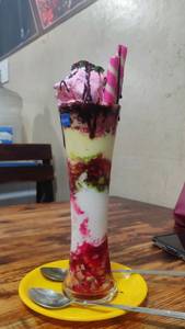 Black currant falooda