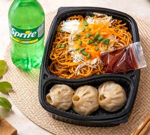 Veg Dhangthuk with Spinach and Corn Momos