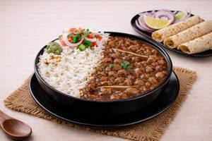 Pindi Style Chole Rice (650 Ml) + Papad & Salad