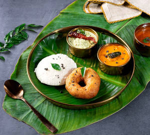 Idli Vada (1 Piece Each))