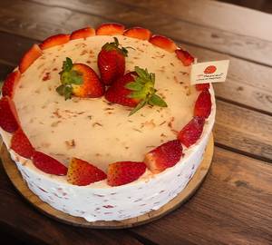 Fresh Strawberry Cake