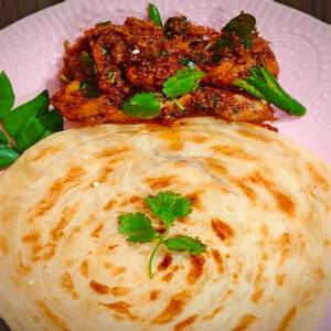 Paratha(2pcs) With Chicken Curry [3 Pieces]