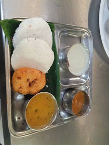 Idli [2 Pieces] With 1 Vada