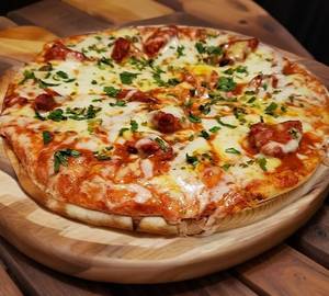 Sweet chicken chilli pizza
