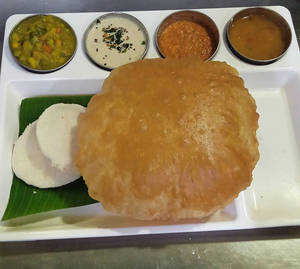 Idli [2 Pieces] With 1 Poori