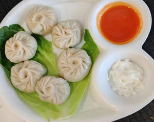 Veg Momos [6 Pieces]