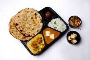 Kadhi Pakoda Veg Thali Combo