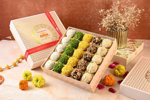 Assorted Artisanal Laddu (25 Pcs)