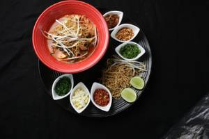Burmese Khaoswe Prawns