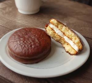 Vanilla Cream filled Choco cake