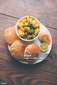 Puri 6 pieces + kheer+ sabji + salad