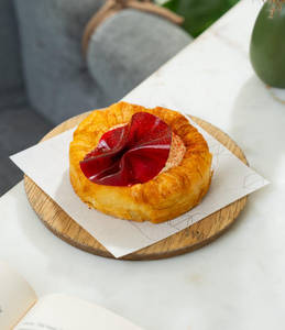 STRAWBERRY CHEESECAKE DANISH