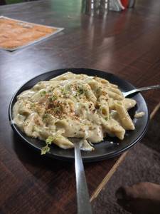 White sauce pasta