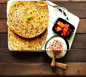 2 butter mooli paratha curd