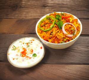 Vegetable biryani with raita