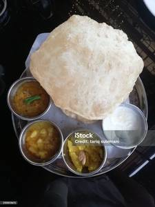 Puri (8pie) + kheer + seasonal sabji + salad