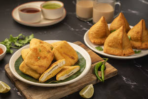 4 Pcs Samosa + 4 Paneer Pakora