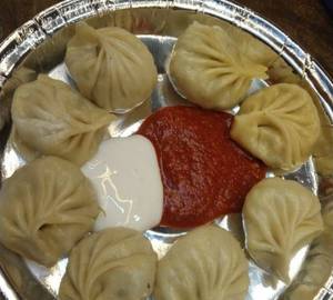 Paneer momos steam
