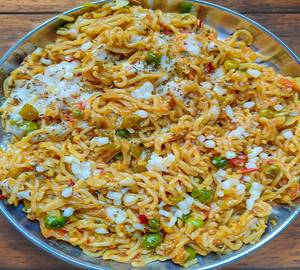 Cheesy veg maggi