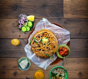 Desi Ghee Matar Pyaaz Paratha Thali