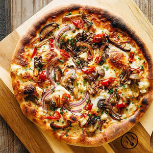 Mushroom And Onion Pizza