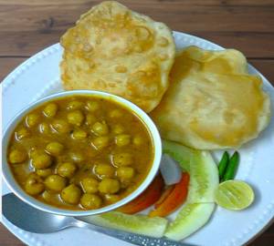 Chole bhature combo