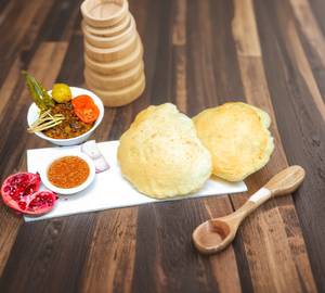 Desi ghee chole bhature [2 bhature]