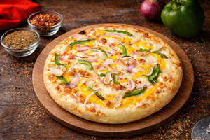 Cheesy Onion And Capsicum Pizza