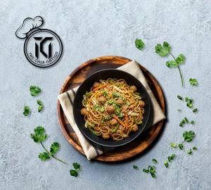 Soyachunk Chowmein (With Imli & Chilli Sauce Pouch), Quan - 1 Big (750 Ml) Almnm Cntnr.