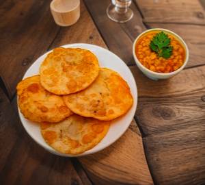 Radhaballavi with Cholar Dal