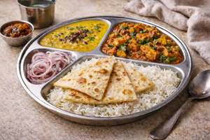 Kadhai Chicken Dal Homely Thali