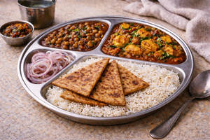 Kadhai Chicken Chole Homely Thali