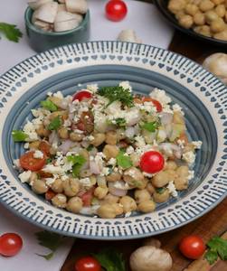 Mediterranean Chickpeas & Feta Salad