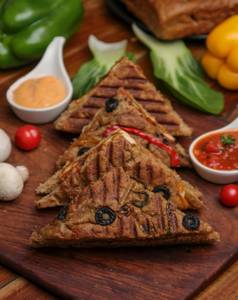 Street-Style Chilli Paneer Grilled Sandwich [o]