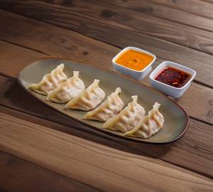 Veg momos {steamed} (10 pieces)