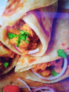 Bhuna chicken roll