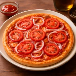 Onion tomato pizza