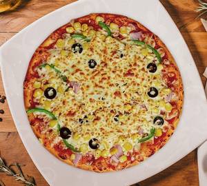 Pizza with extra cheese +corn campa