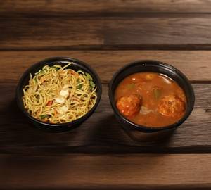 Veg Noodles + [2 pcs] Chicken chilli