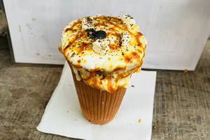 Cheese paneer kulhad pizza