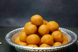 Sadha laddu