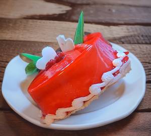 Strawberry Junior Cake(350Gm)