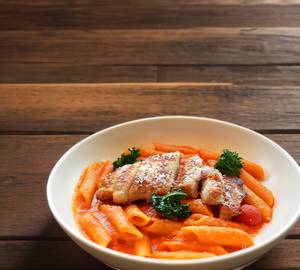 Pink sauce pasta chicken